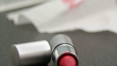 remove makeup stains Top 10 Tricks to Remove Makeup Stains from Clothes Easily - 33