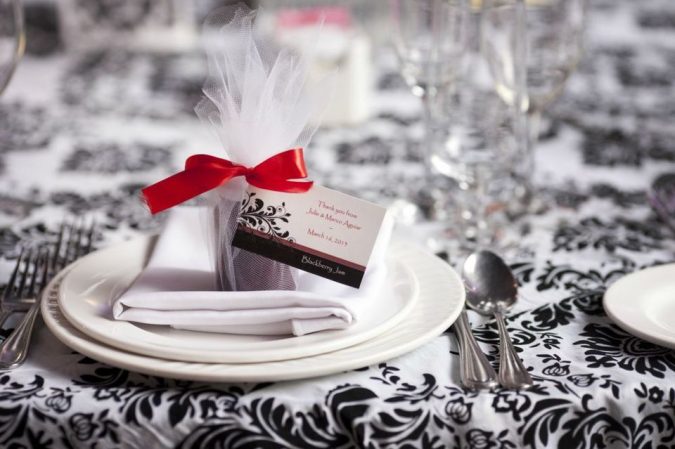 wedding Party Favors 2 10 Outdated Wedding Trends to Avoid - 12