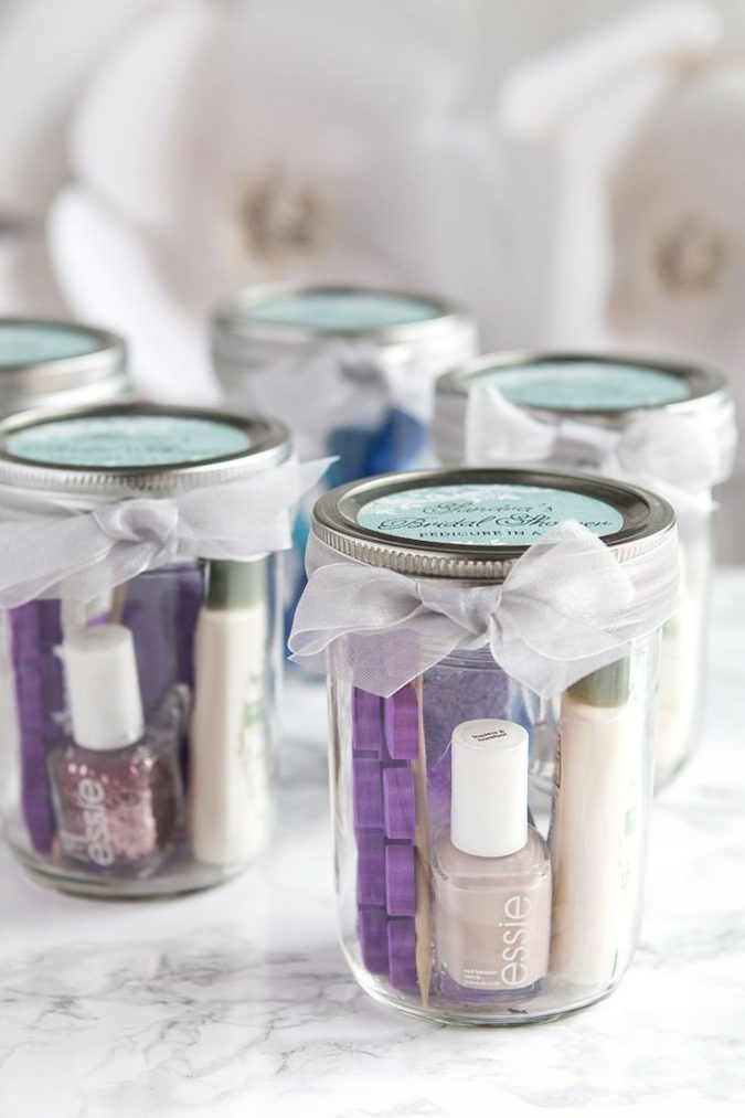 wedding Party Favors 10 Outdated Wedding Trends to Avoid - 13
