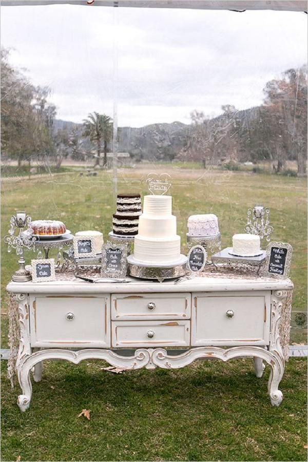 wedding-cake-table 10 Outdated Wedding Trends to Avoid in 2018