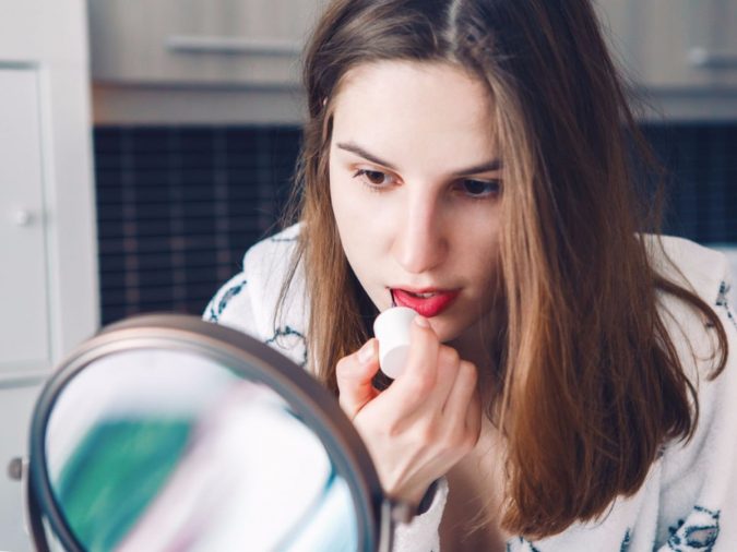 7 Tricks to Keep Your Lipstick Last Longer 6 woman makeup applying lipstick 7 Tricks to Keep Your Lipstick Last Longer - 6