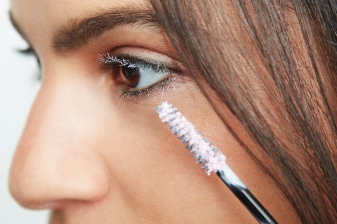 10 Tips to Apply Mascara Like a Professional 8 Applying Lash Primer makeup 10 Tips to Apply Mascara Like a Professional - 8
