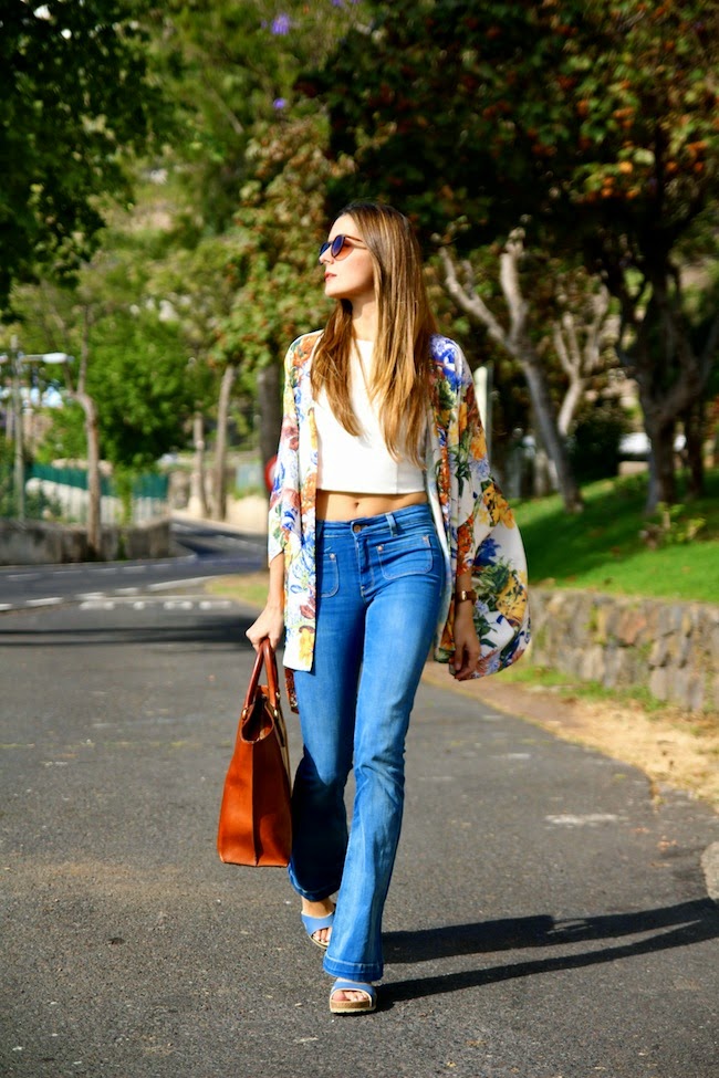 Flared-Jeans-outfit 8 Tips to Choose the Best Jeans for Your Body Shape