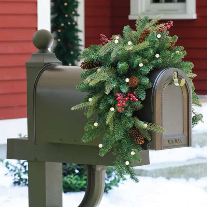 Holiday-Mailbox-CHRISTMAS-006-675x675 Top 10 Ideas To Make Your Home Look Magical and Enjoyable For Holidays