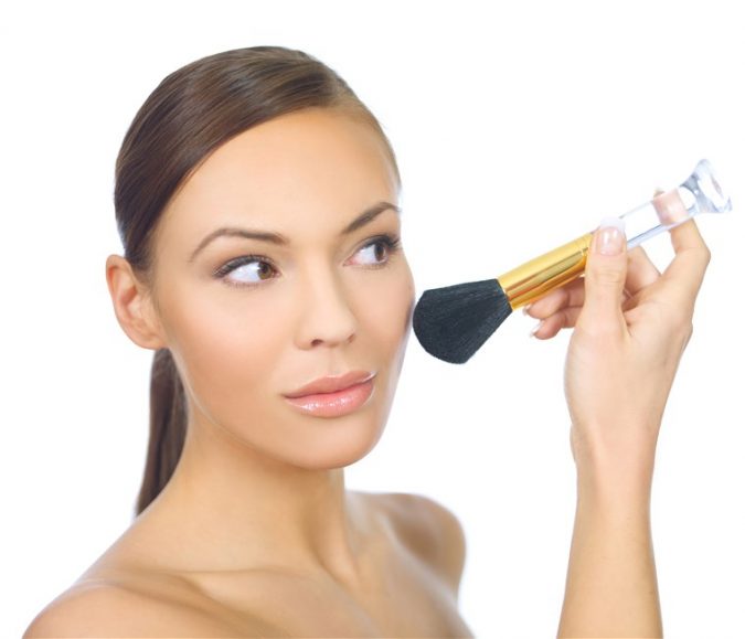 applying makeup 5 Simple Tips to Avoid Cakey Makeup - 10