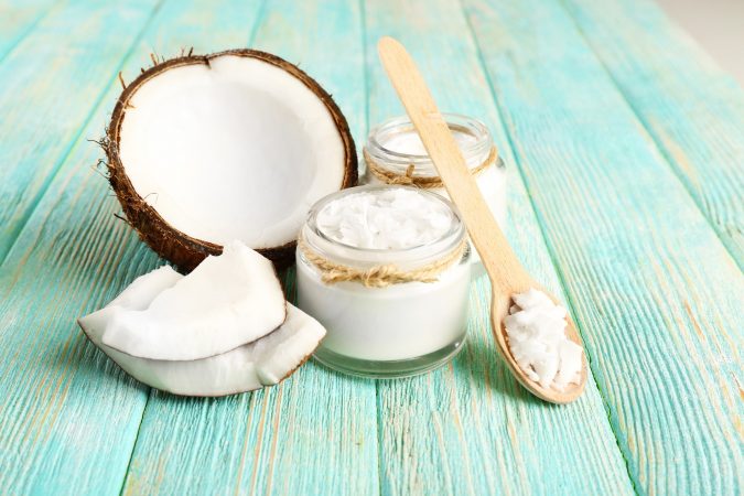 clean-makeup-brushes-with-coconut-oil-675x450 7 Best Ways to Clean Makeup Brushes Professionally