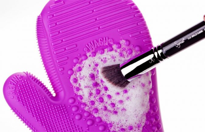 cleaning makeup brush with Silicone Mitt 2 7 Best Ways to Clean Makeup Brushes Professionally - 2