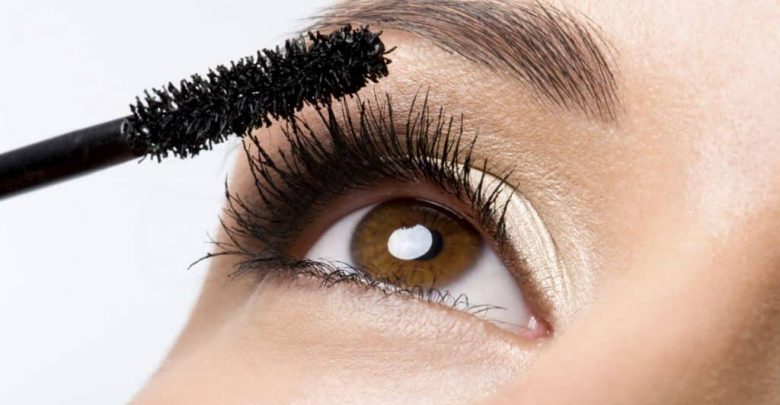 makeup Applying Mascara 10 Tips to Apply Mascara Like a Professional - makeup trends 156