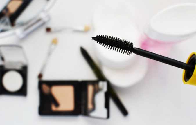 mascara makeup 10 Tips to Apply Mascara Like a Professional - 7
