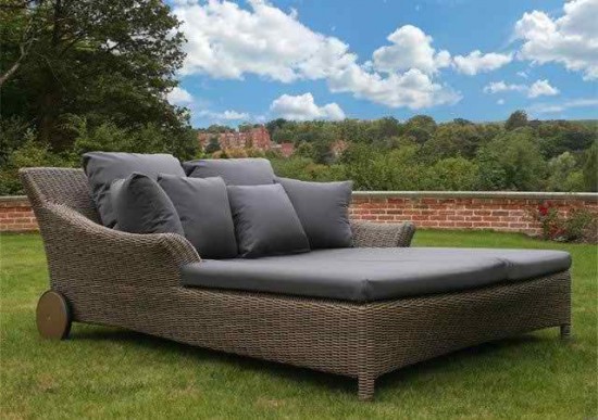 How To Revamp Your Garden In A Whole New Way 2 Boast A Bench With Cushions How To Revamp Your Garden In A Whole New Way - 2