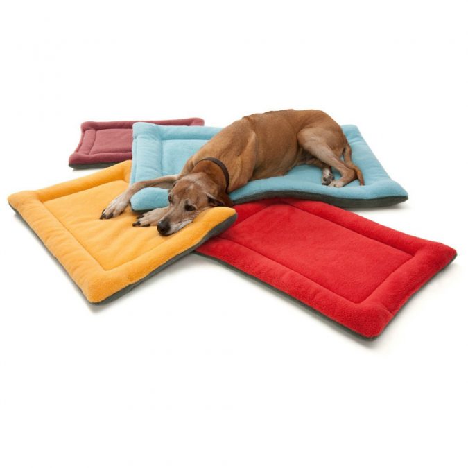 The materials Buying Tips on How to Choose a Comfortable Bed for Aging Pets - 2