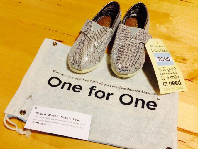10 Branded Gifts & How They Build the Company's Reputation 9 Donation Gift Toms shoes and bag 10 Branded Gifts & How They Build the Company's Reputation - 9
