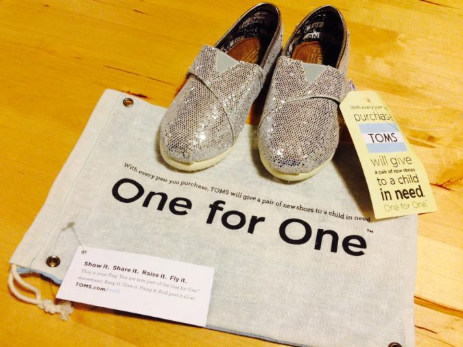 Donation Gift Toms shoes and bag 10 Branded Gifts & How They Build the Company's Reputation - 9