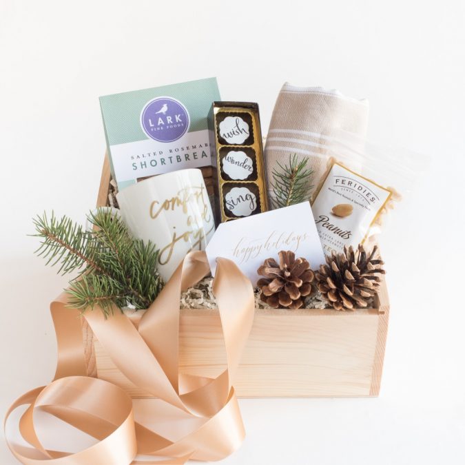 holiday corporate client gift basket 10 Branded Gifts & How They Build the Company's Reputation - 2