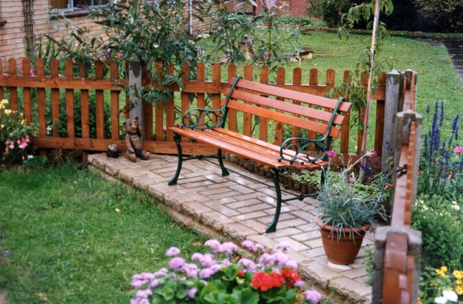 home Garden wooden seat with iron armrest 10 Garden Trends around the World that You Haven't Heard of - 1