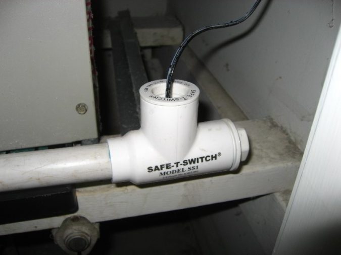 air-conditioner-float-switch-675x506 Fast Repairs for Leaking Central Air Conditioning Systems