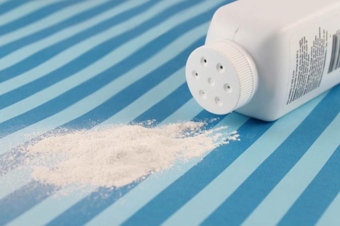 apply Baby powder before waxing 10 Effective Tips for Comfortable Body Waxing - 5