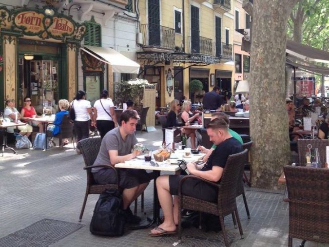 Tips for Finding a Great Restaurant While Traveling 6 finding local resturants Tips for Finding a Great Restaurant While Traveling - 6