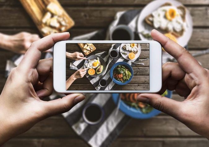instagramming food finding local resturants Tips for Finding a Great Restaurant While Traveling - 4