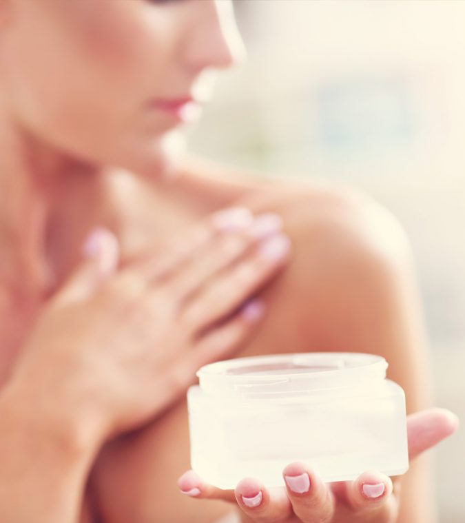 10 Effective Tips for Comfortable Body Waxing 20 moisturizing the body 10 Effective Tips for Comfortable Body Waxing - 20