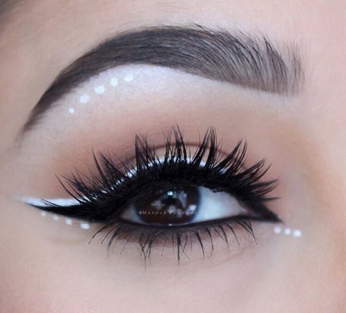 prom makeup polka dots eyeliner 2 Top 10 Most Creative Prom Makeup Ideas That Are Trending - 13