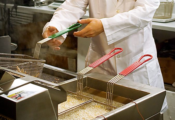 4 Ways Restaurants Can Go Green with Technology 7 restaurant energy efficient appliances for fryers 4 Ways Restaurants Can Go Green with Technology - 7