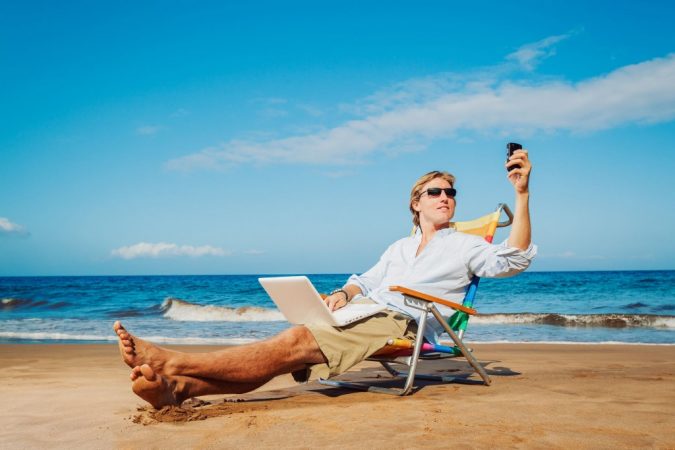 business vacation smartphone beach 9 Ways Your Smartphone is Making Your Life Inferior - 3