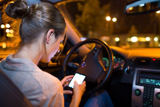 distraction using smartphone while driving 9 Ways Your Smartphone is Making Your Life Inferior - 5