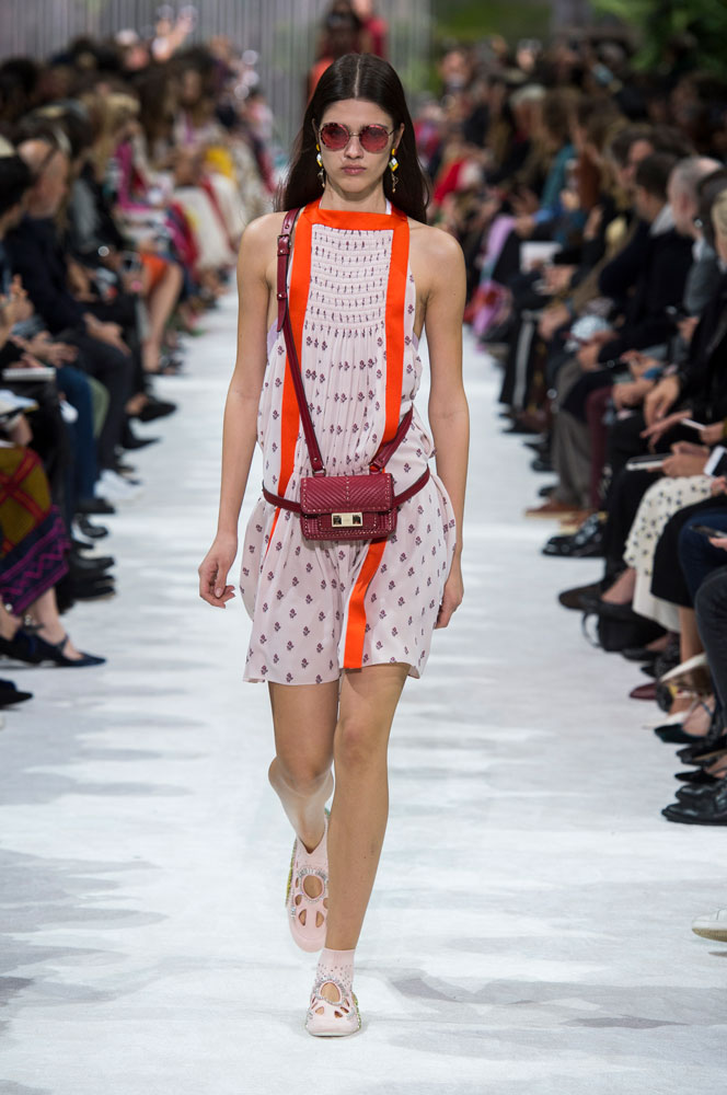 15 Biggest Summer Fashion Trends We Are Obsessed with 35 spring fashion 2018 fanny packs valentino 15 Biggest Summer Fashion Trends We Are Obsessed with - 35