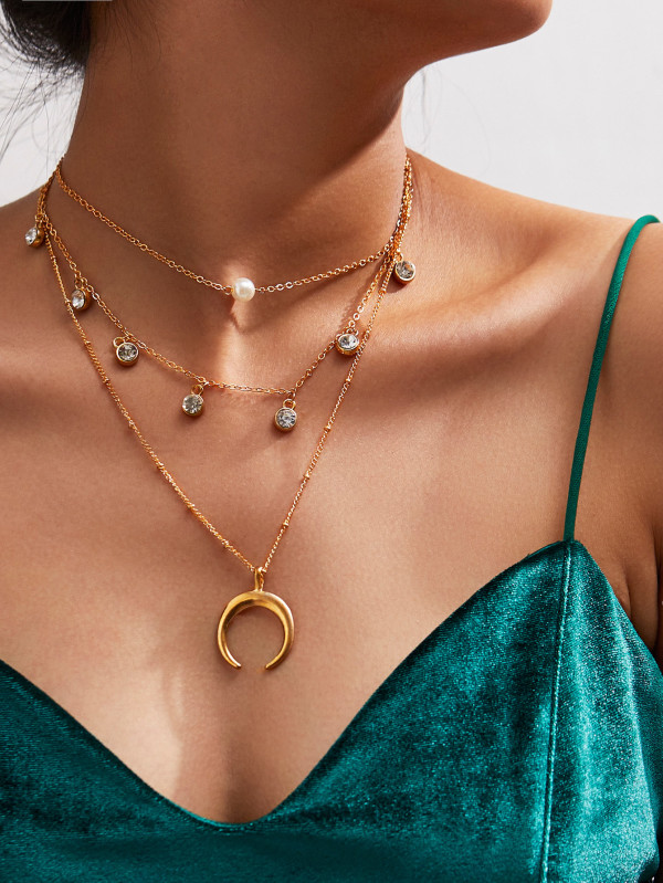 summer-fshion-2018-accessories-Choker 15 Biggest Summer Fashion Trends We Are Obsessed with