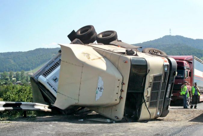 18-wheeler-accident-bigstock-Truck-Crash-78013658-675x451 15 Frightening 18-Wheeler Accident Statistics