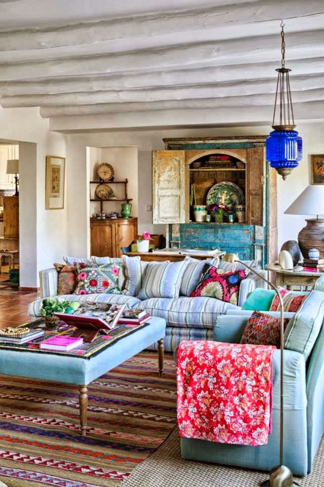 boho-and-classic-living-room-home-decor +45 Stellar Boho Interior Designs & Trends for 2020