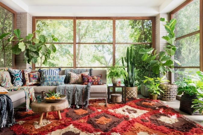 boho home decor living room Moroccan rug 41 FABLFD 05SQ00 2 1140x761 +45 Stellar Boho Interior Designs & Trends - 16