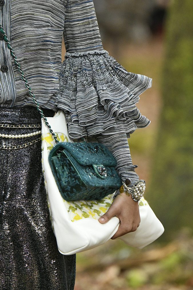 chanel-fall-winter-2019-oversized-bag-675x1014 Top 7 Bohemian Fashion Trends for Fall-Winter 2022