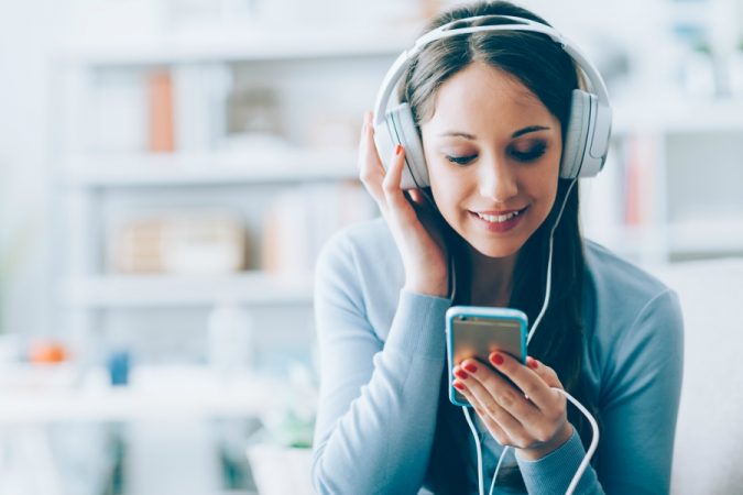 listening to music Top 10 Ways to Relax if You Are a College Freshman - 14
