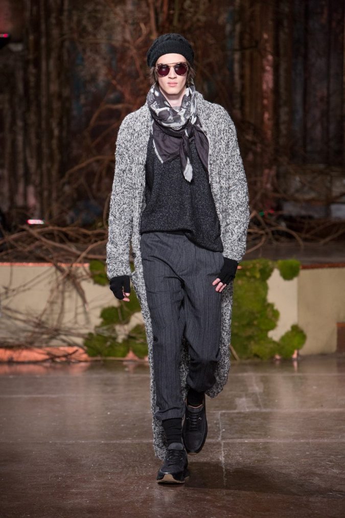 winter scarf for men John Varvatos Fall Winter 2018 2019 New York Fashion Week Top 8 Winter Scarves Creative Ways to Wear - 11