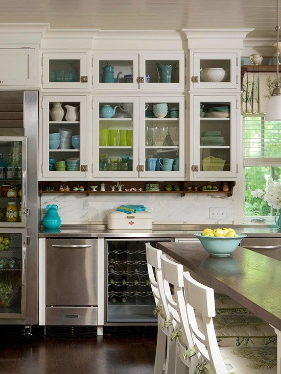 kitchen-decor-glass-cabinets 10 Outdated Kitchen Trends to Substitute in 2021