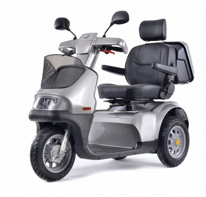 Top 4 Devices That Make Travel Easier for Seniors 3 mobility scooter.. Top 4 Devices That Make Travel Easier for Seniors - 3