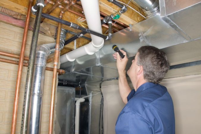 How to Manage a Pipe Burst While Plumbing Repairs Are In Process 8 plumber 520515750obres aparelladors How to Manage a Pipe Burst While Plumbing Repairs Are In Process - 8