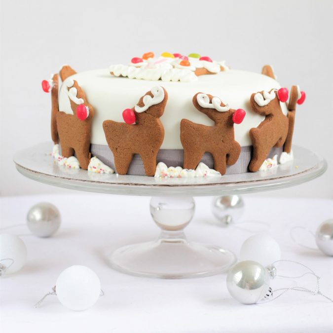 Make this Christmas Day Delighted with Delicious Theme Cakes 6 Reindeer Christmas cake 2 Make this Christmas Day Delighted with Delicious Theme Cakes - 6