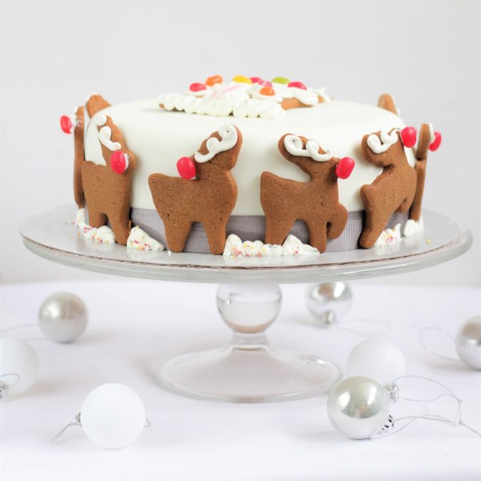Reindeer Christmas cake 2 Make this Christmas Day Delighted with Delicious Theme Cakes - 6