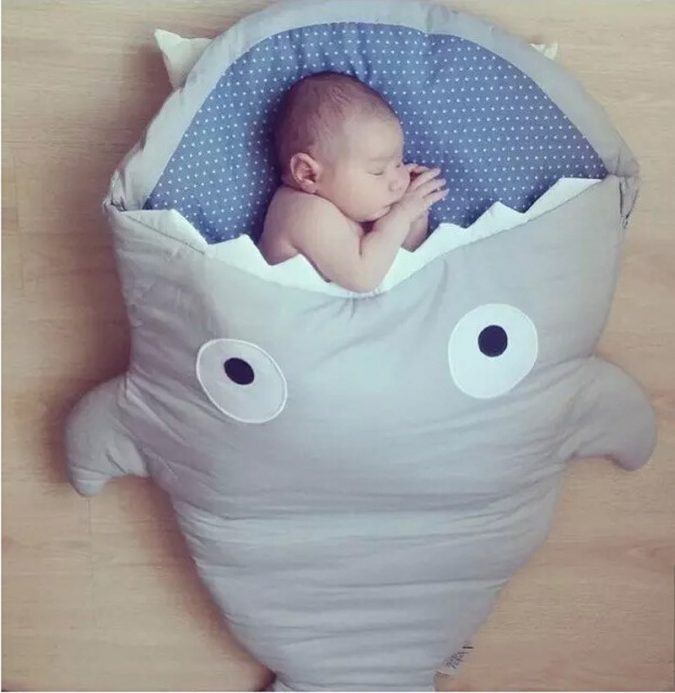 baby-shark-bag-6-675x693 Cute Baby Sleeping Shark