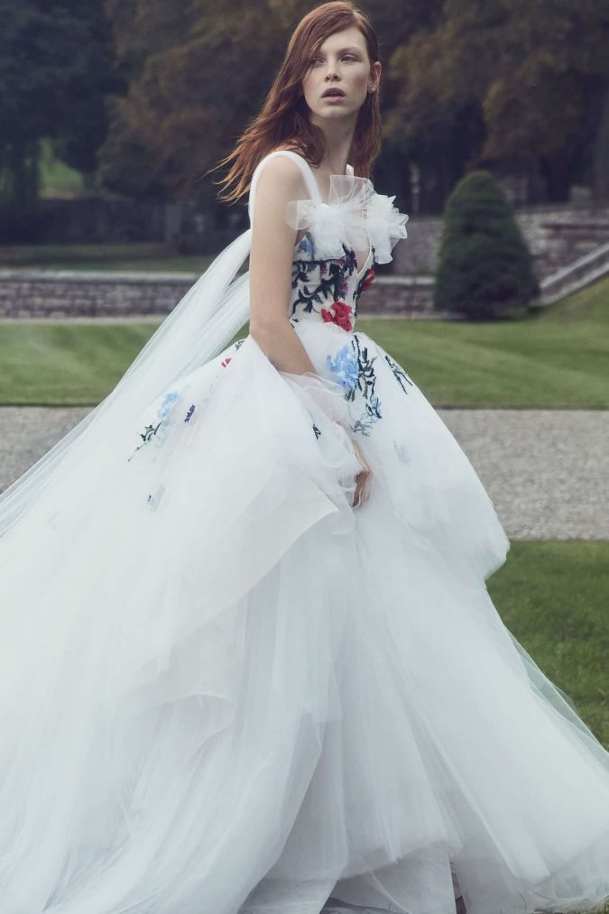 monique-lhuilier-fall-2019-bridal-675x1013 150+ Bridal Fashion Trends and Ideas for Fall/winter 2020