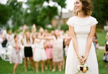 wedding Bouquet toss 2 10+ Outdated Wedding Trends That Brides Should Avoid - prevent heart diseases 3