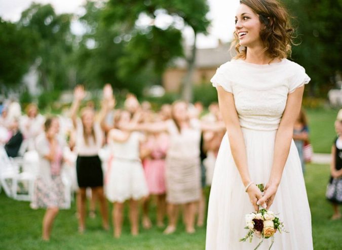 wedding Bouquet toss 2 10+ Outdated Wedding Trends That Brides Should Avoid - 18