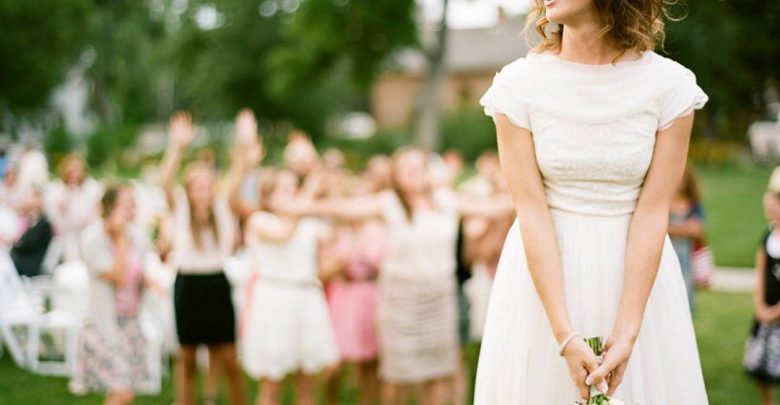 wedding Bouquet toss 2 10+ Outdated Wedding Trends That Brides Should Avoid - wedding dress trends 1