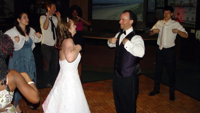 wedding chicken dance 10+ Outdated Wedding Trends That Brides Should Avoid - 20