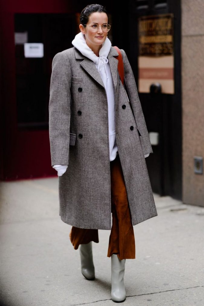 Oversized Gray Coat For Women Outfit 70+ Elegant Winter Outfit Ideas for Business Women - 5