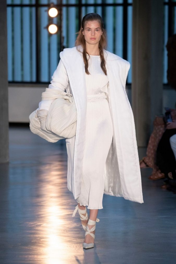 max-mara-vogue-resort-2019-oversized-coat-675x1013 70+ Elegant Winter Outfit Ideas for Business Women