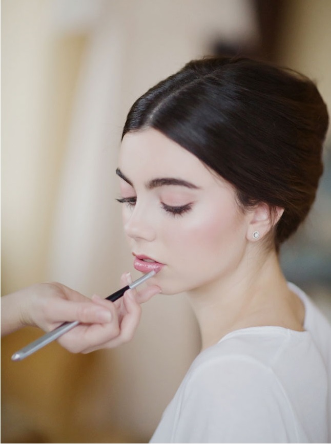 pastel-gloss-lips-1 Top 10 Wedding Makeup Trends for Brides in 2020